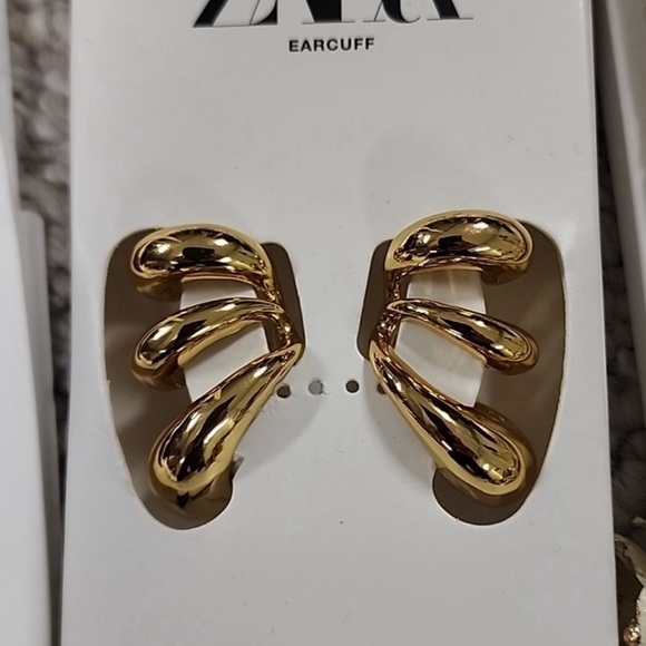 Zara Gold EarCuffs NWT ✨✨✨😍🔥🔥 - Picture 3 of 7